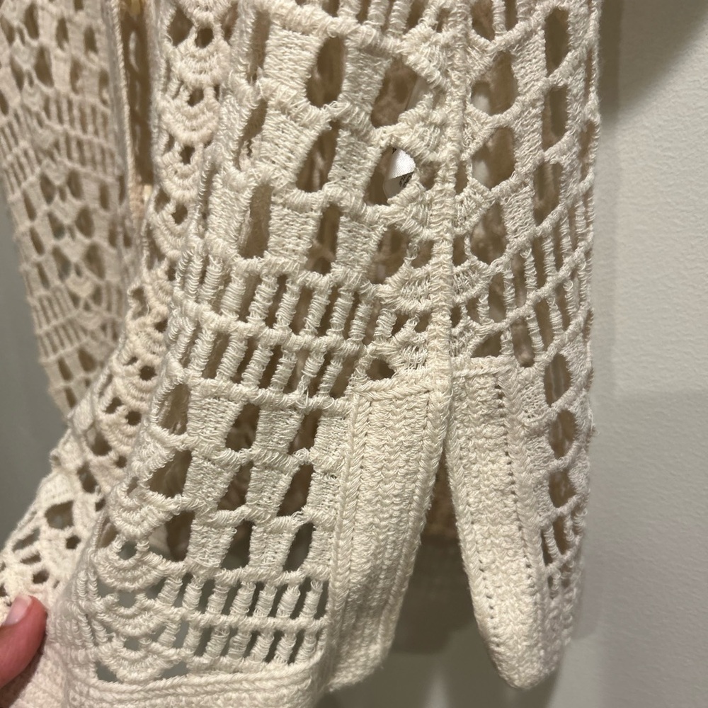 Evereve Molly Crochet button up side slit top. 100% cotton. Sz S can fit a M. - Picture 4 of 5